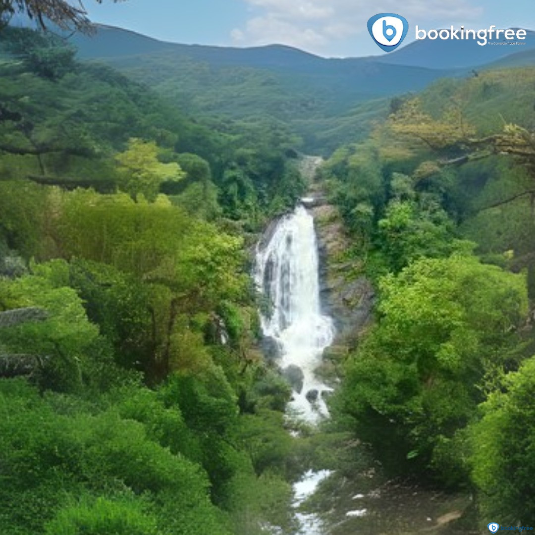 Keezharkuthu Falls  In Munnar